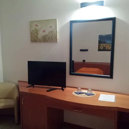Softwood Hotel 2*